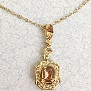 Gorgeous NWOT Carolee crystal pendant!
